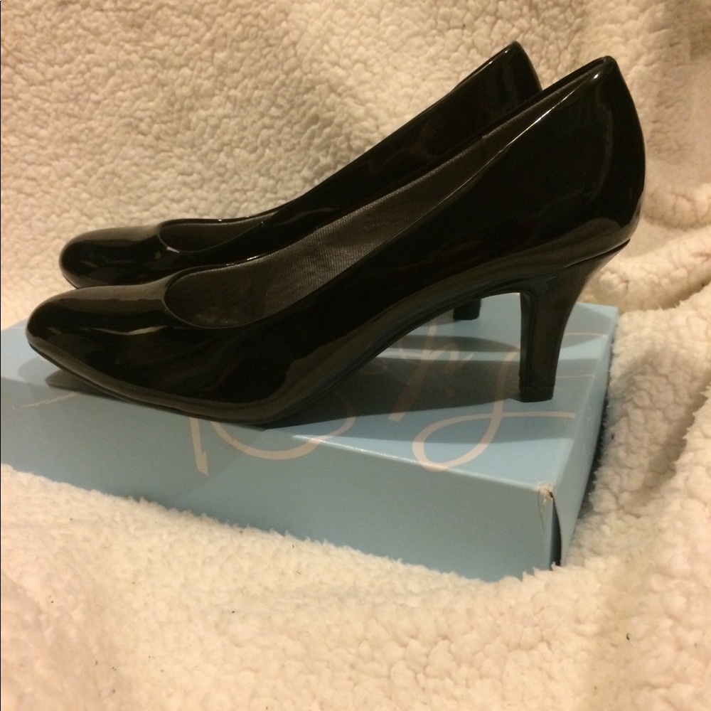 Life Stride Black Patent Leather heels. Size 10M